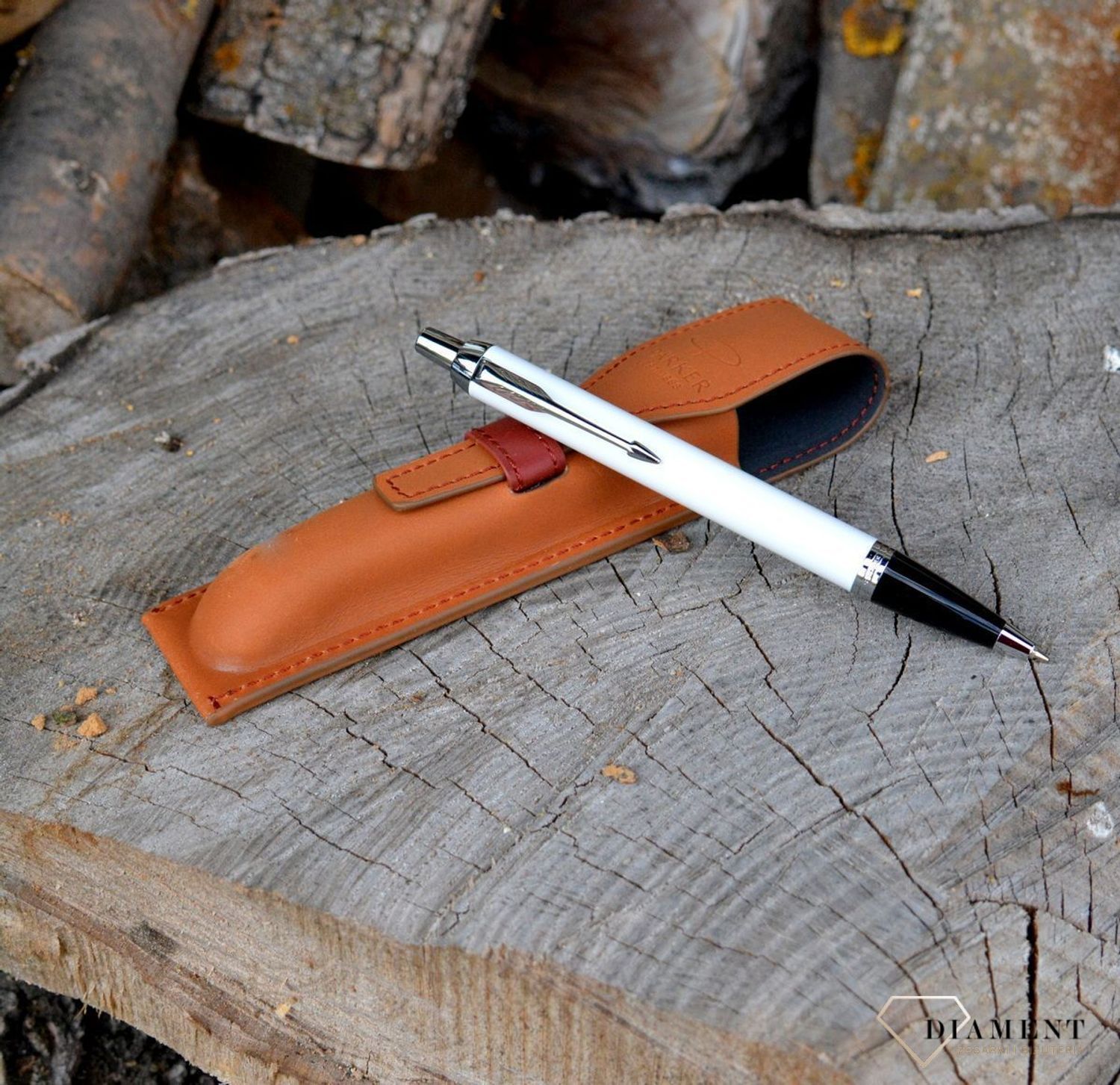 Zestaw Prezentowy Parker Długopis biały i etui skórzane brązowe 1931675. Prezent na Komunię z grawerem. Prezent dla dziecka na komunię (3).JPG